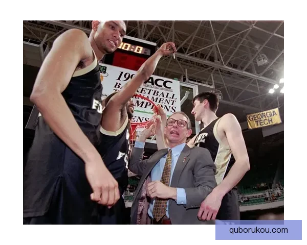 圣安东尼奥马刺惜败克里夫兰骑士 比赛全程回顾与精彩瞬间分析